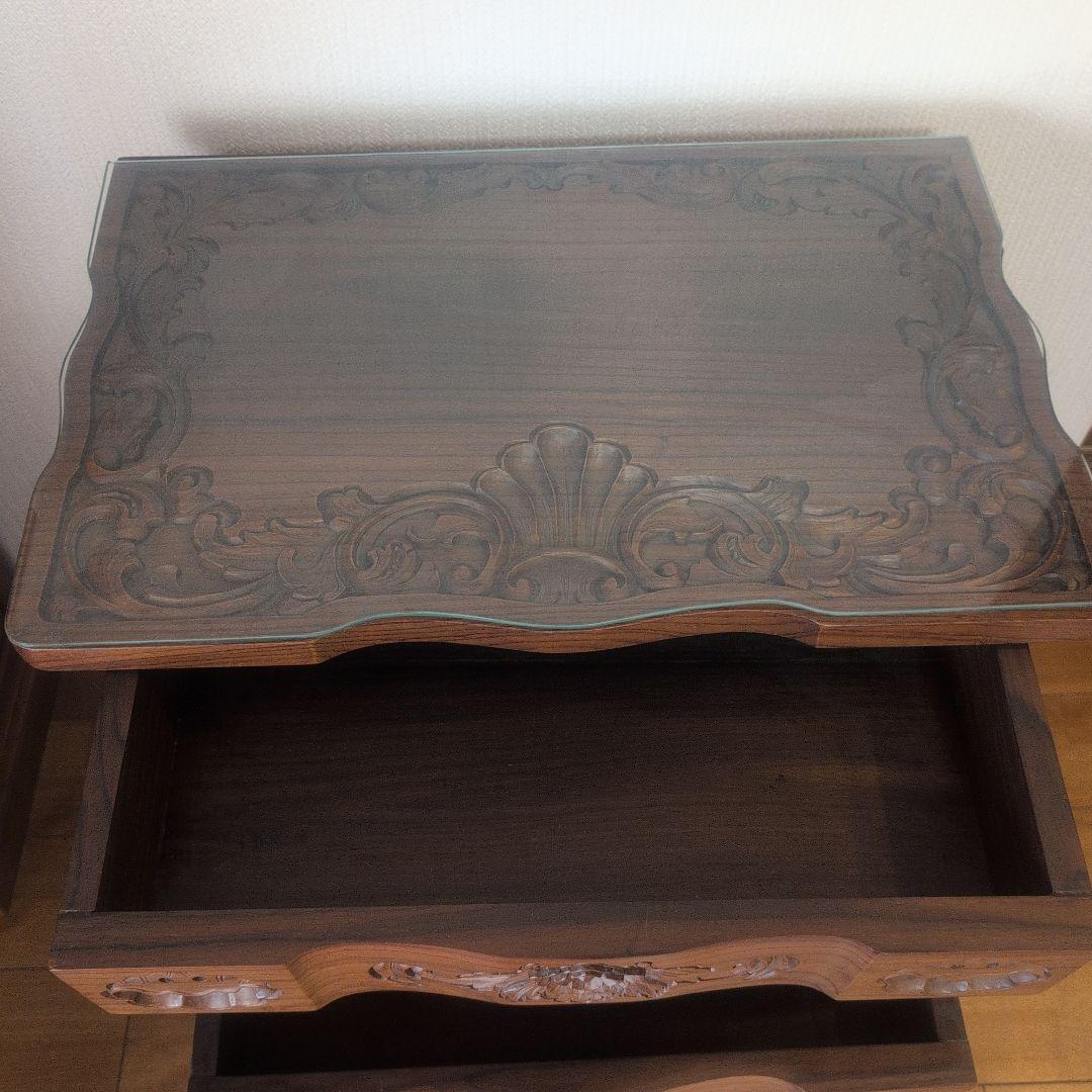 木製楕円形テーブルと6脚の椅子.引き出し棚