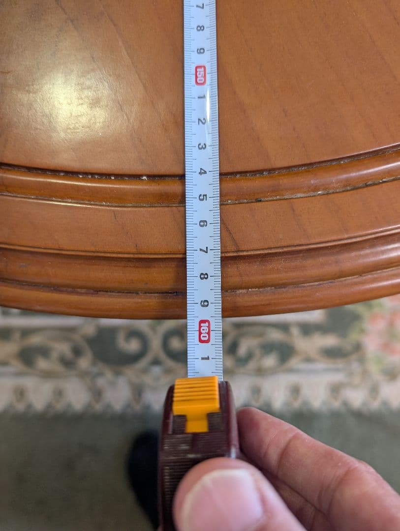 木製楕円形テーブルと6脚の椅子.引き出し棚