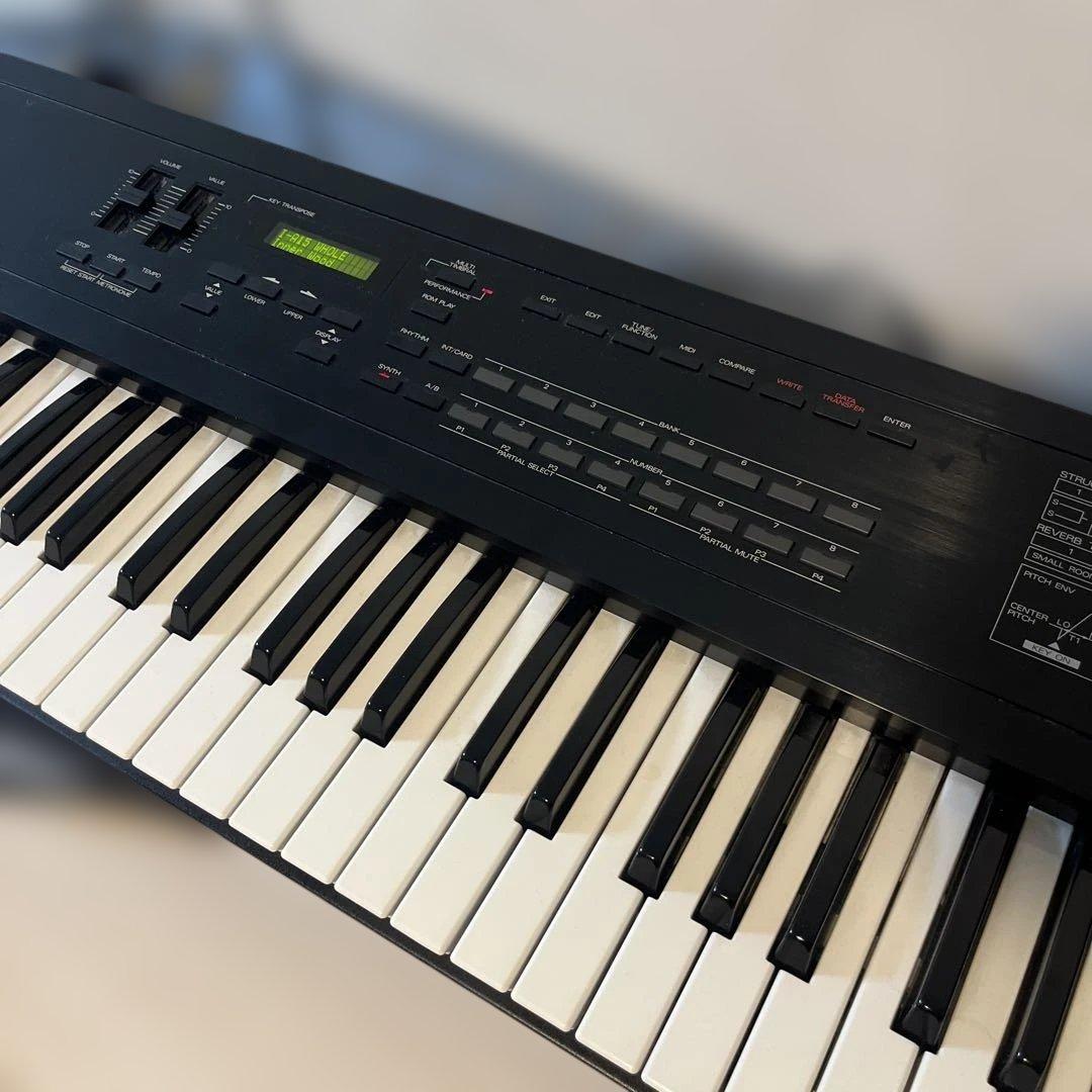 Roland D-10 ローランド シンセサイザー61鍵 マルチ キーボード