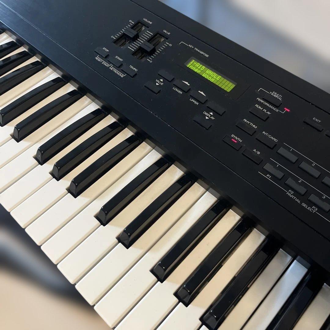 Roland D-10 ローランド シンセサイザー61鍵 マルチ キーボード