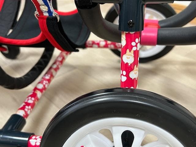 犬用車椅子、コーギー用４輪車、犬の車椅子