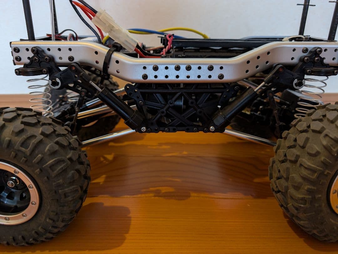 タミヤ　CR-01　 ランドクルーザー40　 純正新品バッテリー、予備タイヤつき