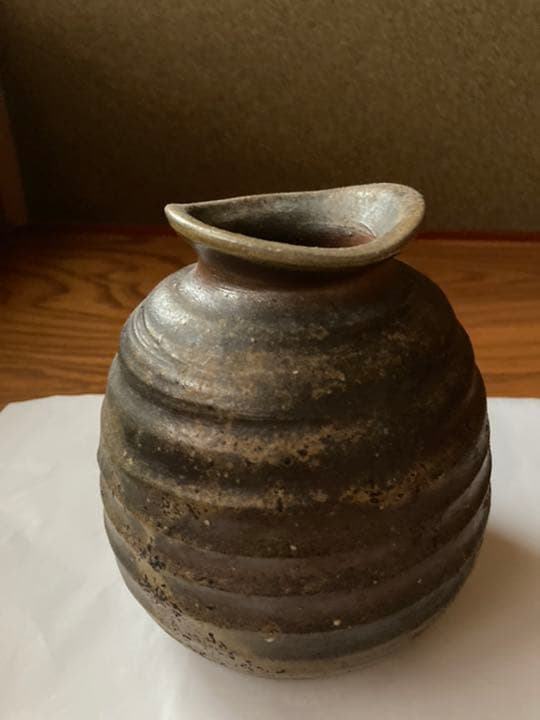 備前焼の花瓶です。12