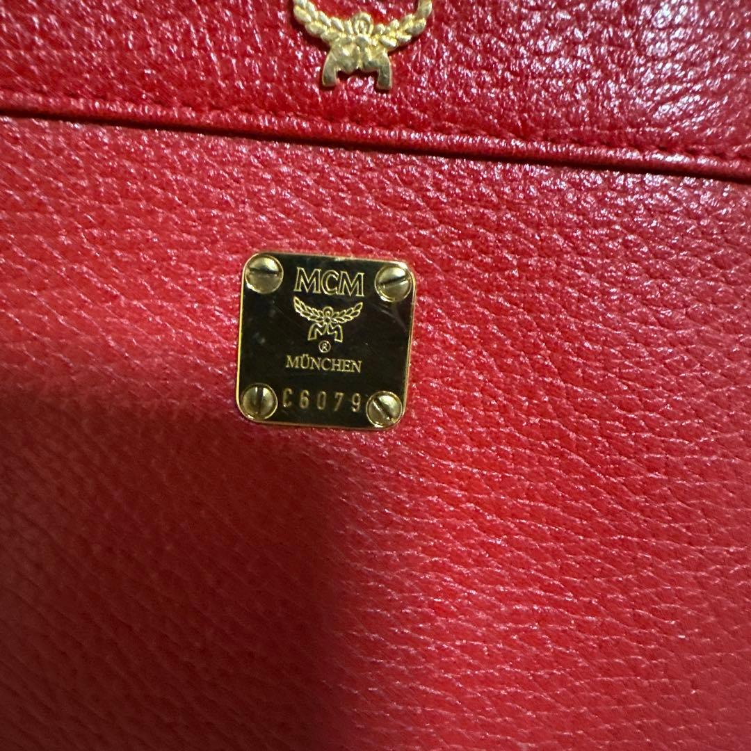 MCM レッド ショルダーバッグ