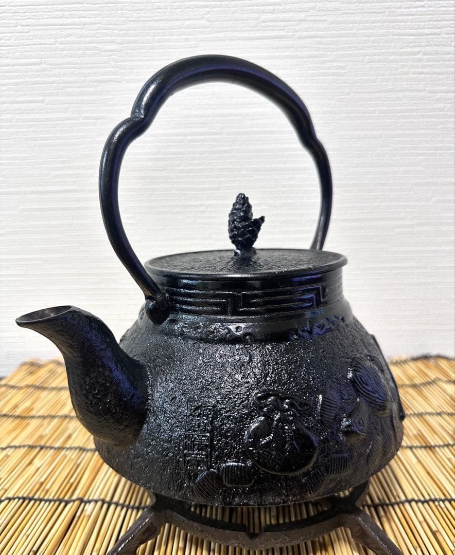 未使用品、供箱、栞付　南部岩鋳四代目清末作 　真作保証　１８型コシキ宝　南部鉄瓶