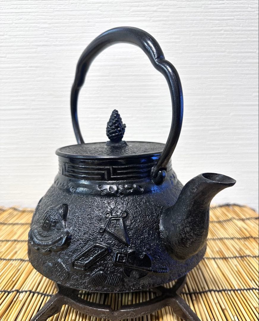 未使用品、供箱、栞付　南部岩鋳四代目清末作 　真作保証　１８型コシキ宝　南部鉄瓶