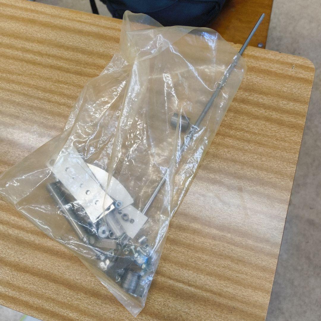 受動二足歩行ロボット（組み立て前）