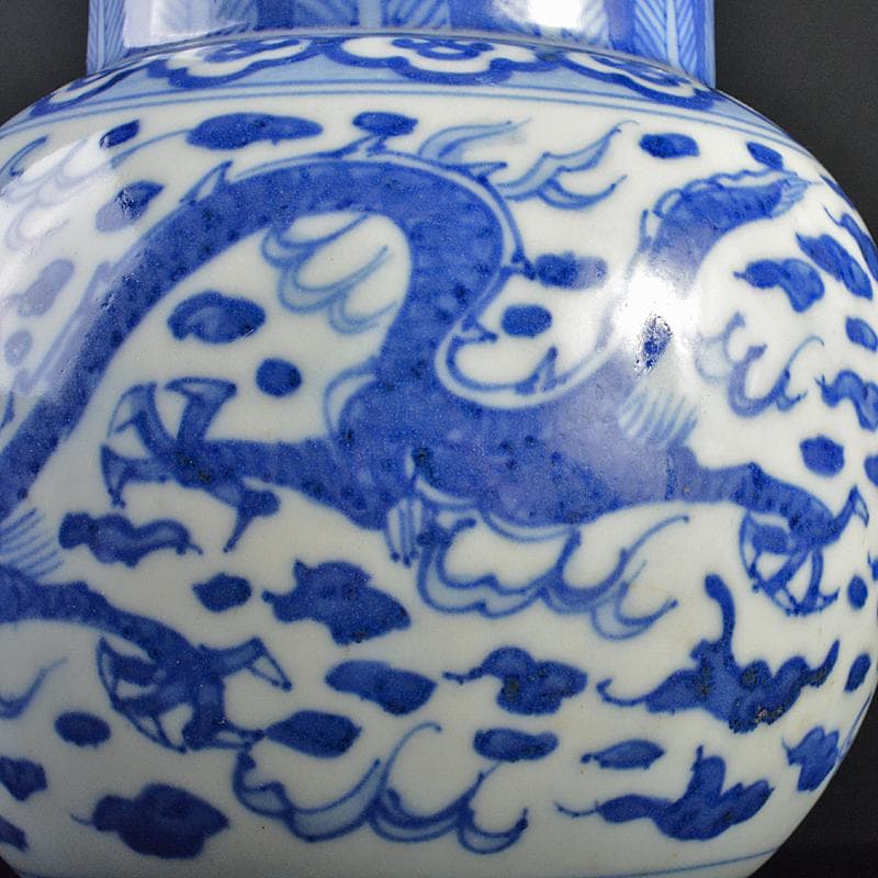 中国　大明萬暦年製款　青花　雲龍唐草文　双耳瓶　V　R7059B