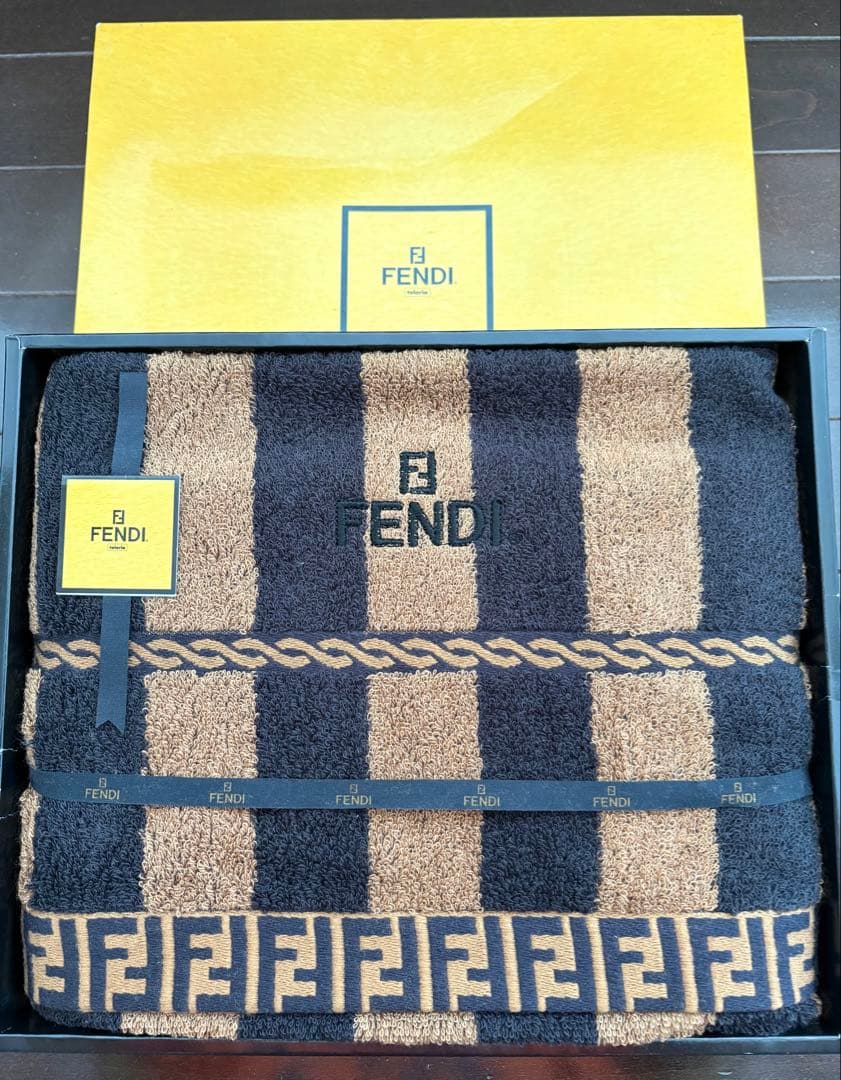 FENDI ストライプバスタオル ギフトボックス付き