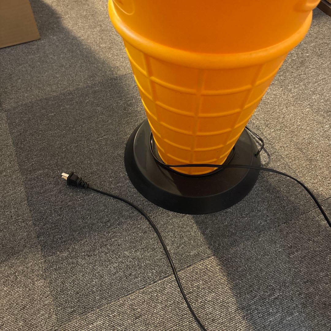 ソフトクリーム型ディスプレイ