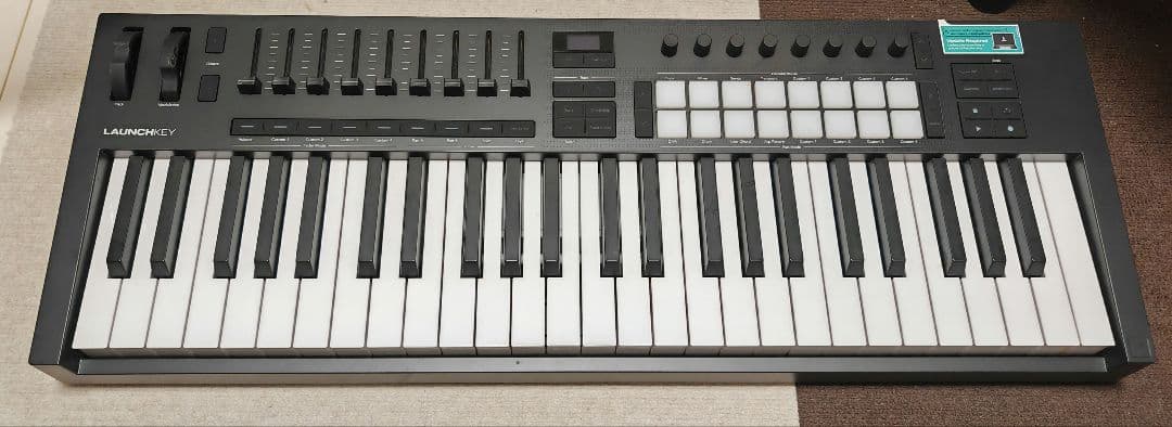 Launchkey 49 MIDIキーボード