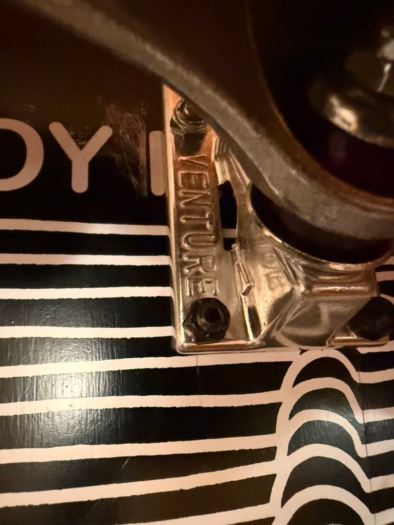 ストライプ柄スケートボード