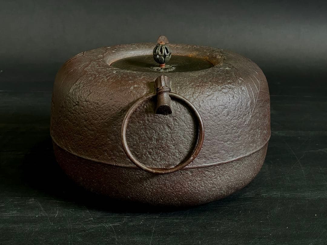 「母」 柏釜 釜師 政光 釜鐶 共箱 黄布 炉釜 茶道具 （109あ）