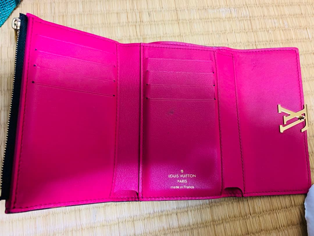 LOUIS VUITTON ルイ・ヴィトン　カプシーヌ　コンパクト　三つ折り財布