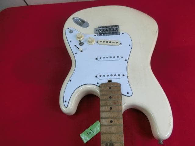 41：Fender Stratocaster エレキギター 部品取りジャンク