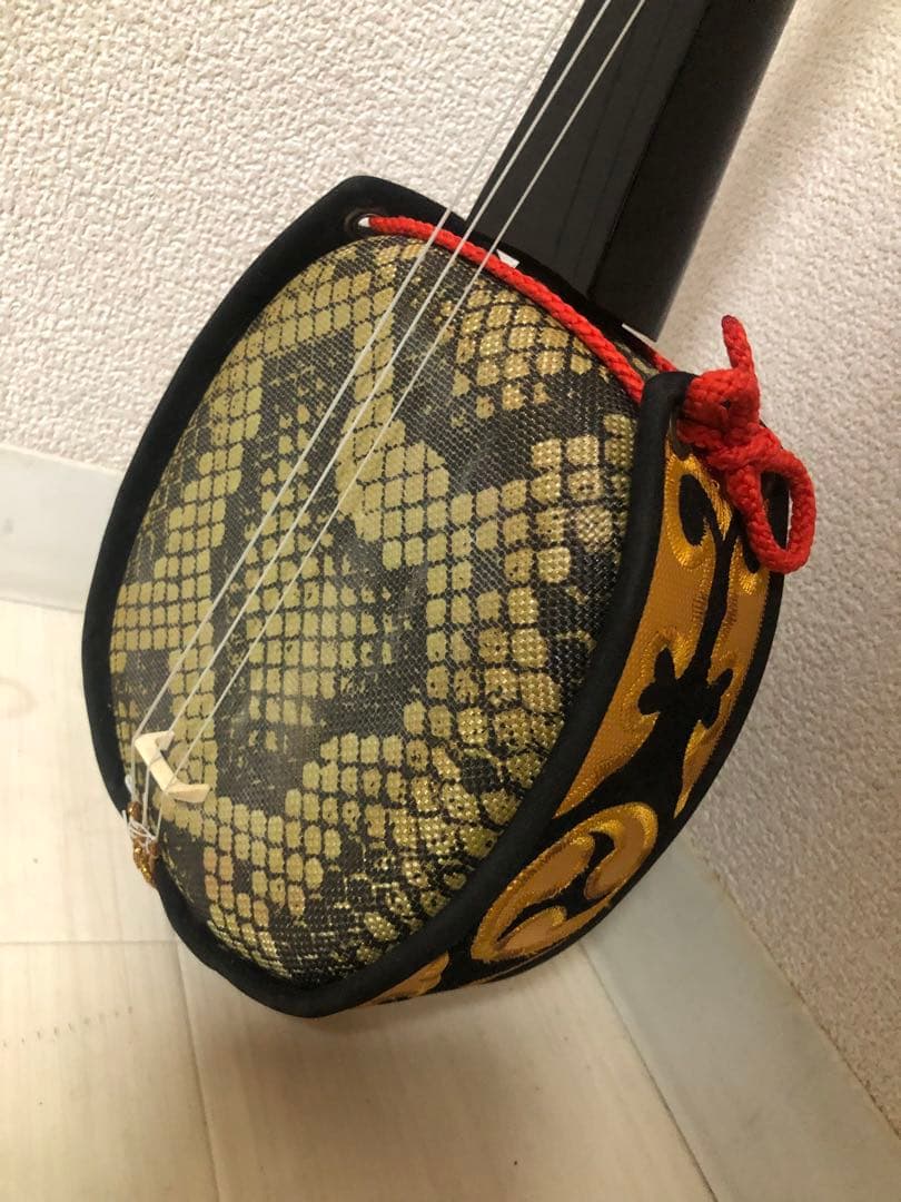 k*k様 小ぶりの三線　全長70cm 珍品？　沖縄楽器