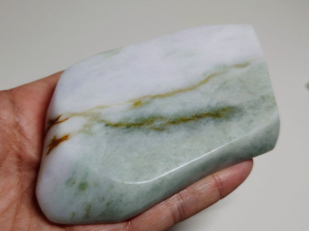 ラベ緑 282g 翡翠 ヒスイ 原石 鑑賞石 自然石 誕生石 鉱物 鉱石 水石