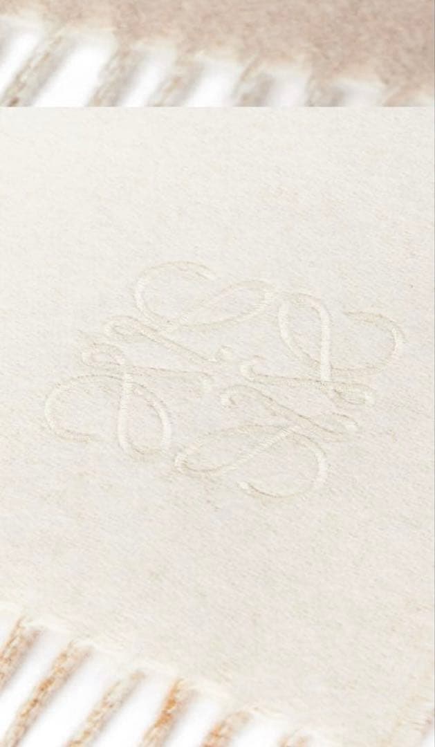 【もも】　ロエベ バイカラーマフラー