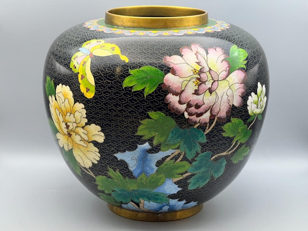 黒エナメル七宝焼き　真鍮製　大花瓶　花蝶図　重量約1996g　中国美術品