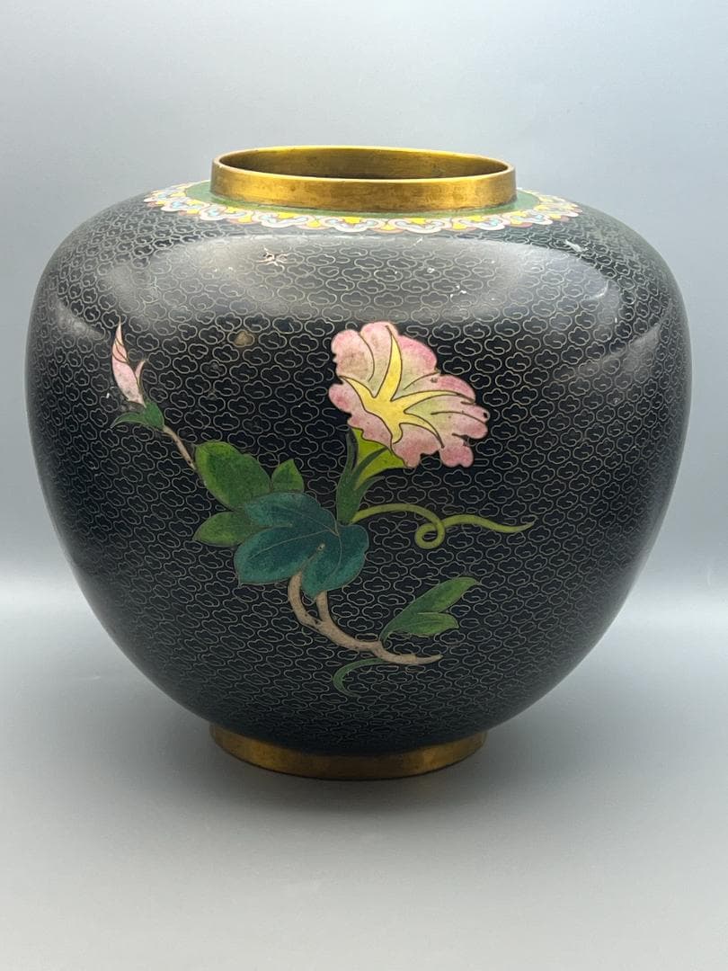 黒エナメル七宝焼き　真鍮製　大花瓶　花蝶図　重量約1996g　中国美術品