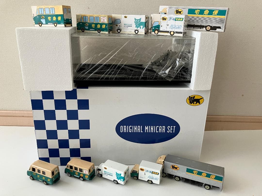 684_ヤマト運輸 トミカサイズミニカー ５台セット ディスプレイケース付