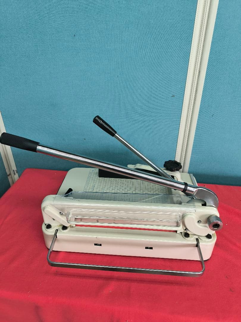 業務用　プロ用　　強力 改良型裁断機　ペーパーカッター A4 重型 　868A4