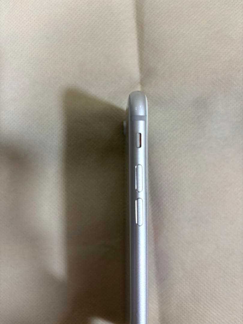 【美品】iPhone8 シルバー 64GB ガラスフィルム付