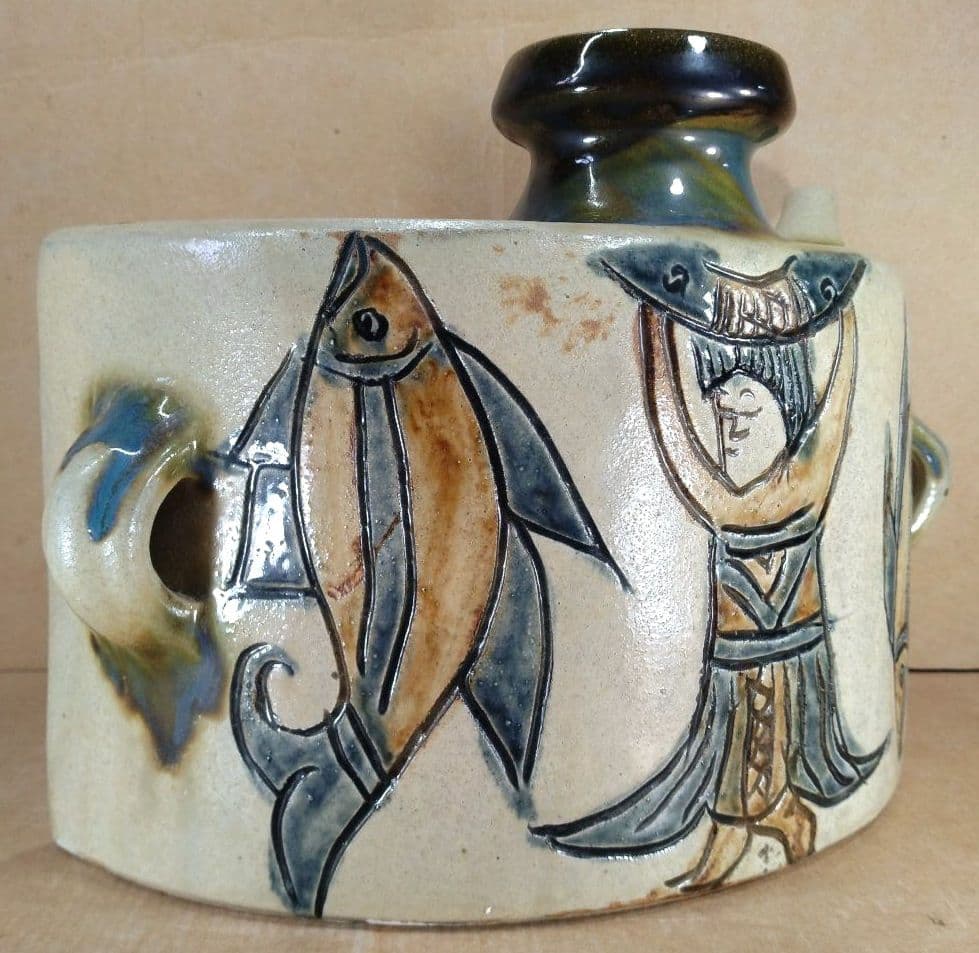 れれれ【本物保証】金城次郎 クヮンカミヤー紋抱瓶 共箱 栞 ｗ28㎝超