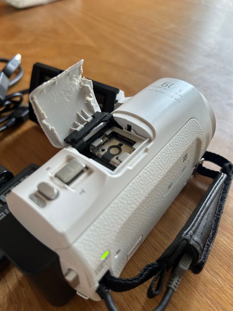 ソニー ハンディカム HDR-PJ670 バッテリー2個 HDMIケーブル付き