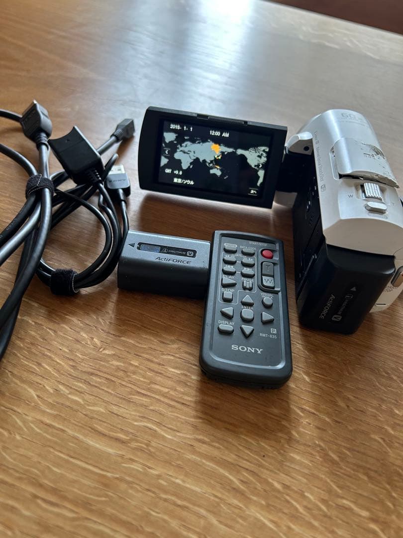 ソニー ハンディカム HDR-PJ670 バッテリー2個 HDMIケーブル付き