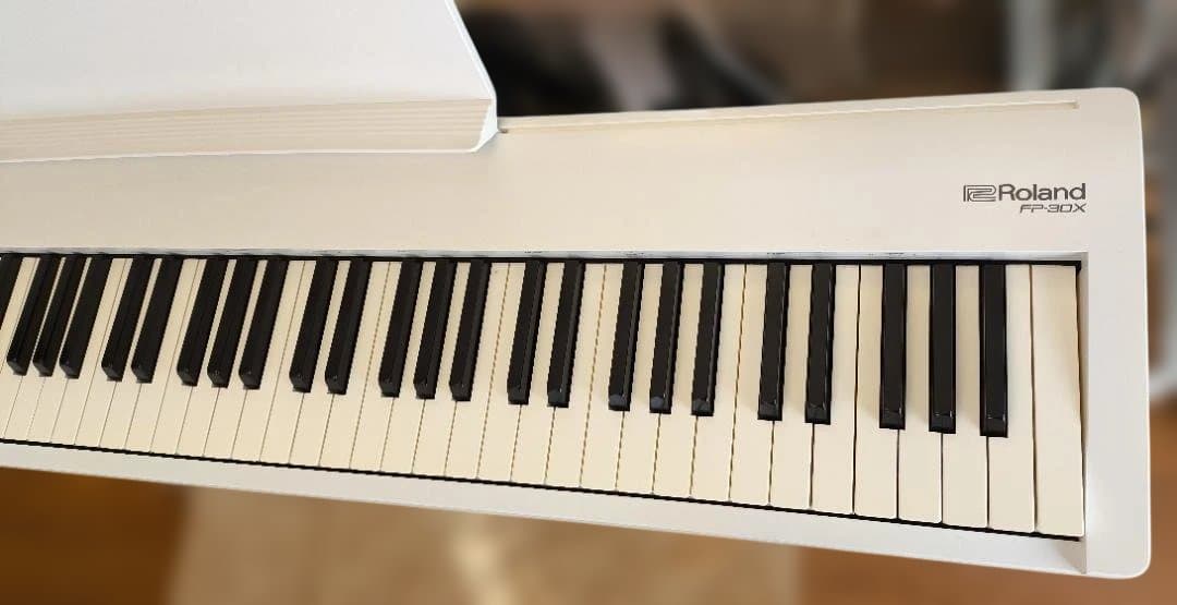 Roland FP-30X 電子ピアノ（ホワイト）専用スタンド付き