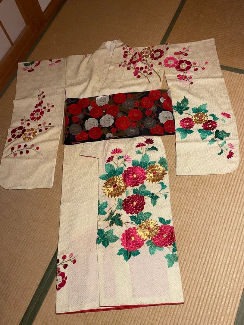 【最終値下げ】着物淡雪 着物 総絞り重厚な刺繍のレトロな振袖 帯 セット 成人式