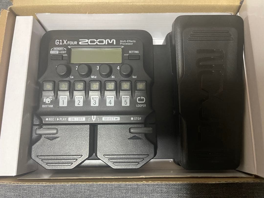 ZOOM G1X FOUR マルチエフェクターACアダプター付属　値下げしました