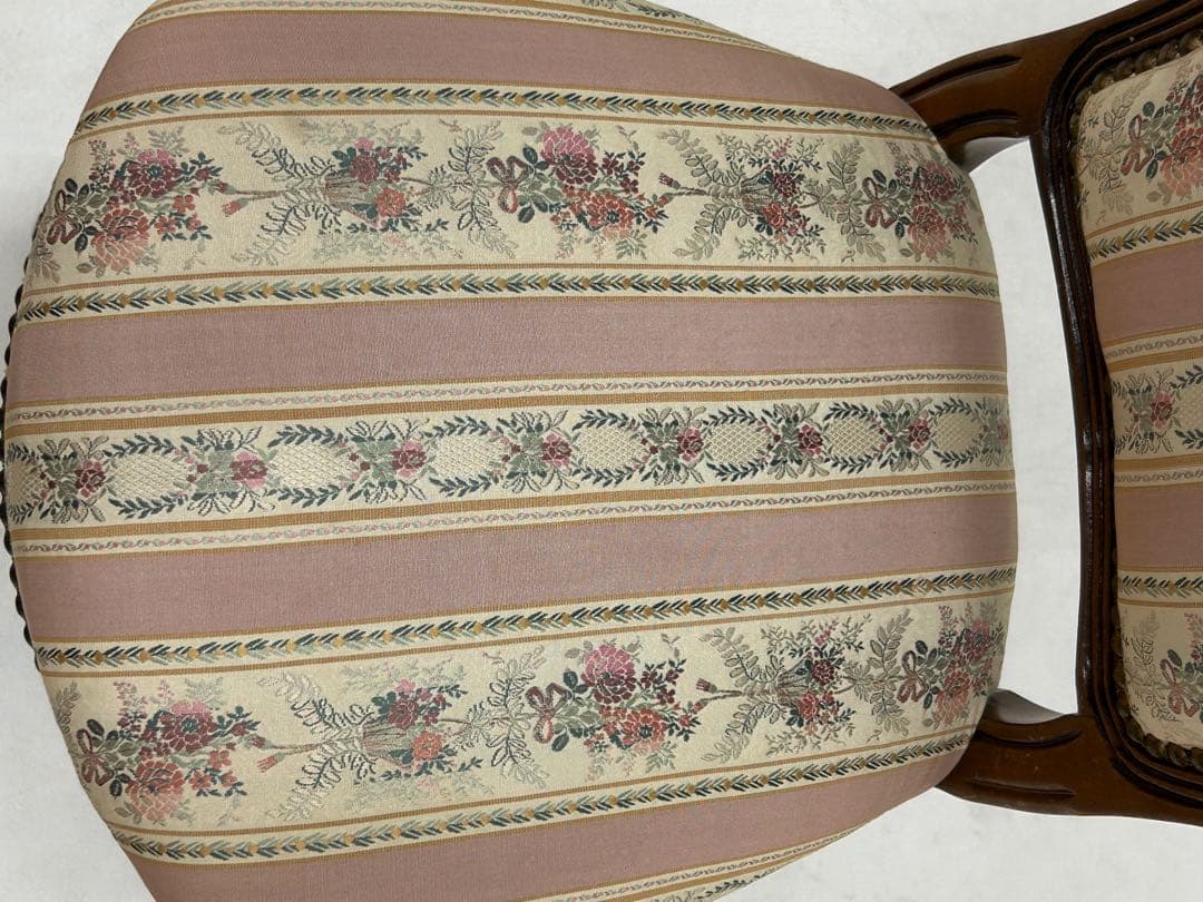 ロココ調西洋風木製椅子 ピンクとクリーム