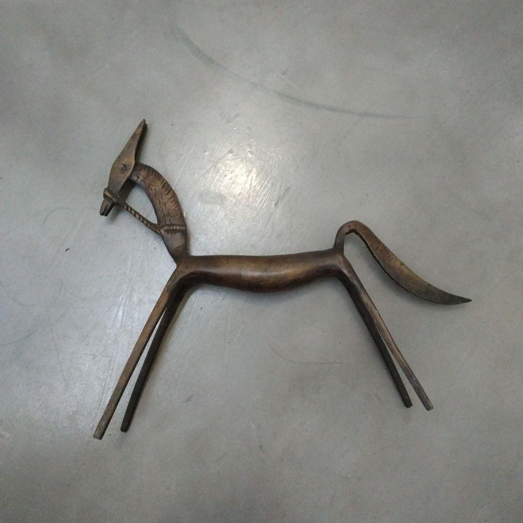 金属製　馬の彫刻 　ブロンズ　オブジェ　アンティーク　ビンテージ