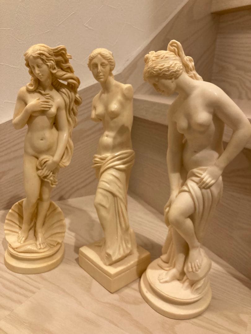 アイボリー　イタリア　女性像彫刻3体セット
