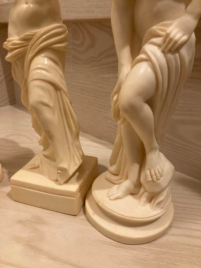 アイボリー　イタリア　女性像彫刻3体セット