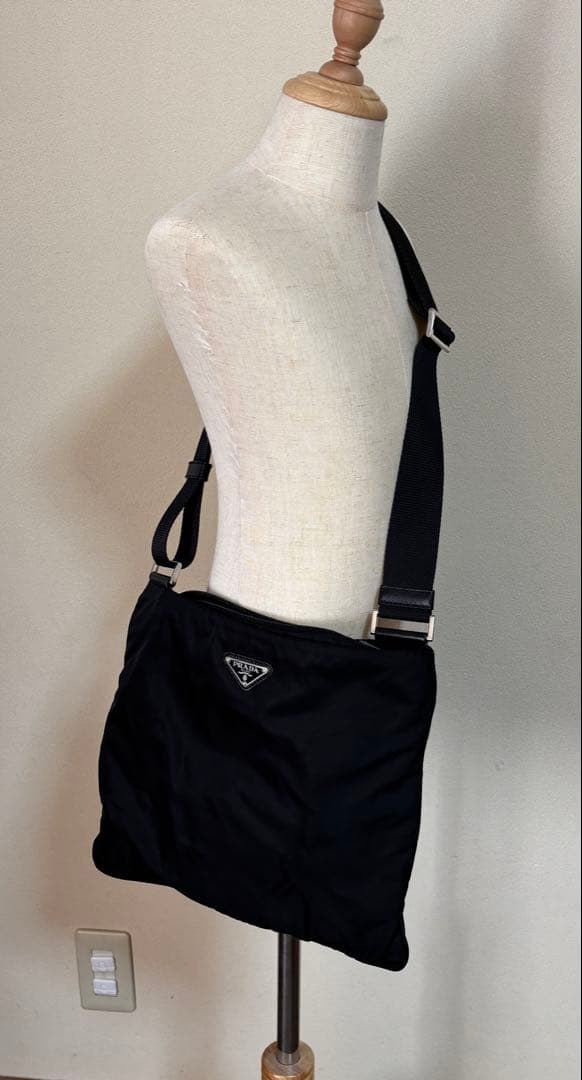 PRADA 真正性証明書カード付 ナイロン ブラック ショルダーバッグ