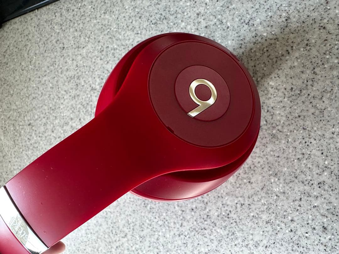 Beats Studio3 Wireless レッド