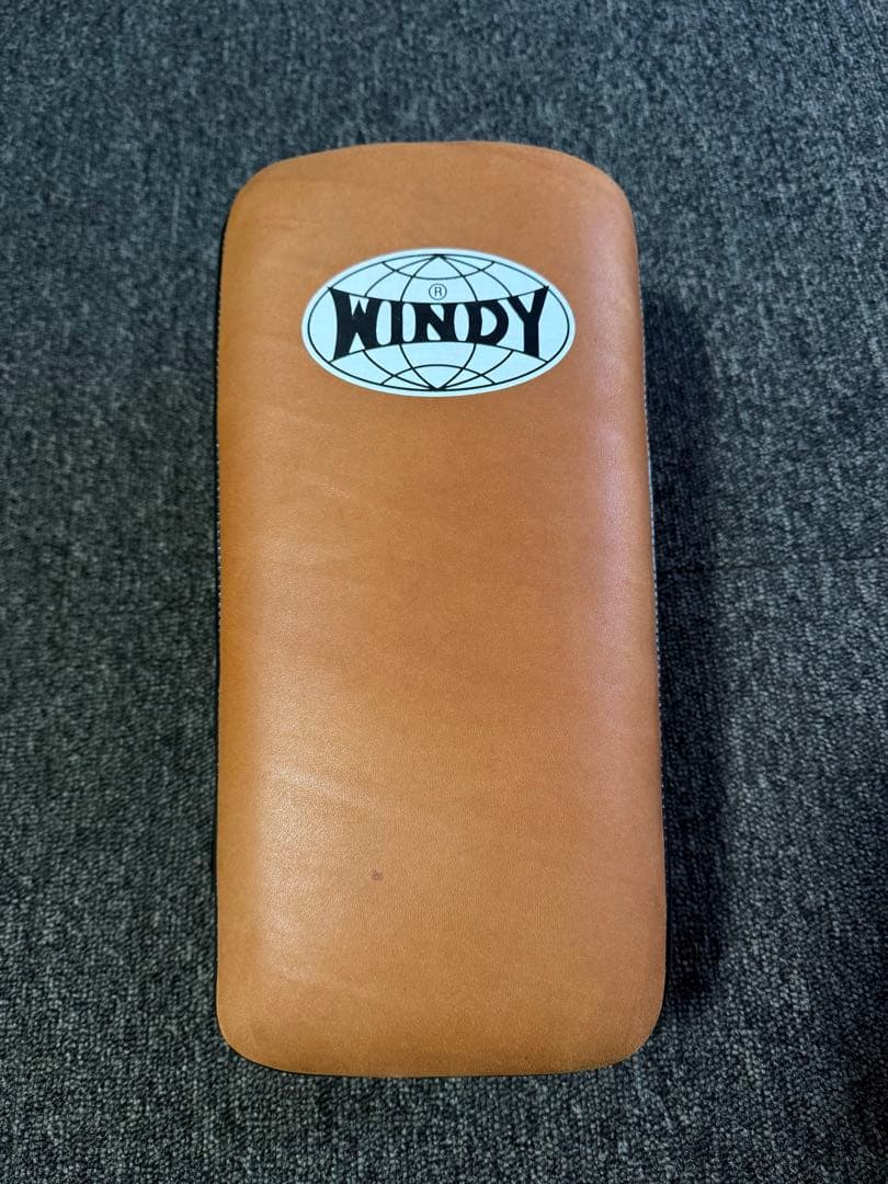 【極美品】 WINDY キックミット KP-6 キックボクシング ムエタイ