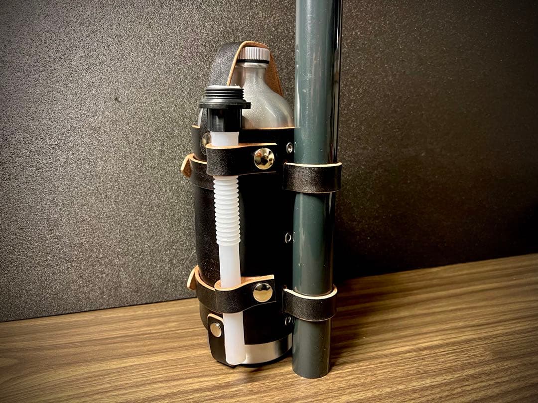 昭南皮革製　フューエルボトルホルダー　バイク　ガソリン携行缶　燃料タンク　携行缶