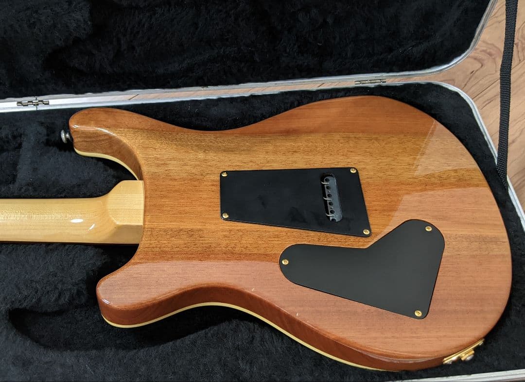 PRS SE【ハードケース付、Suhr&DiMarzioピックアップ】