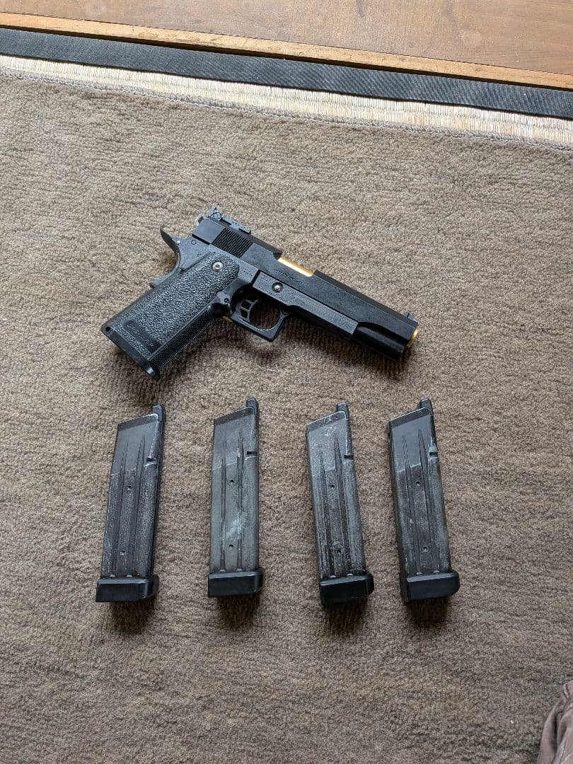 東京マルイ　ハイキャパ　マガジン４本付