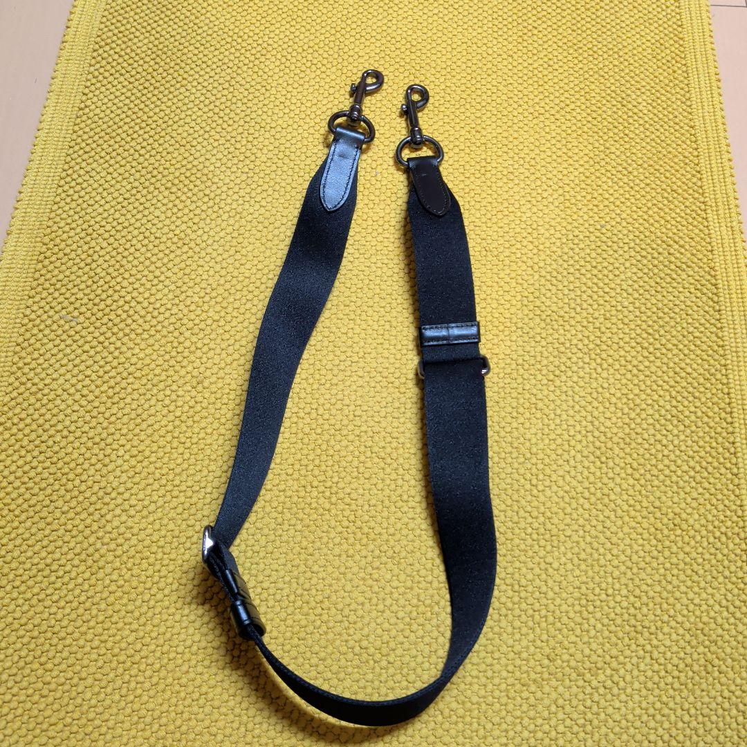 COACH ブラックエンボスショルダーバッグ