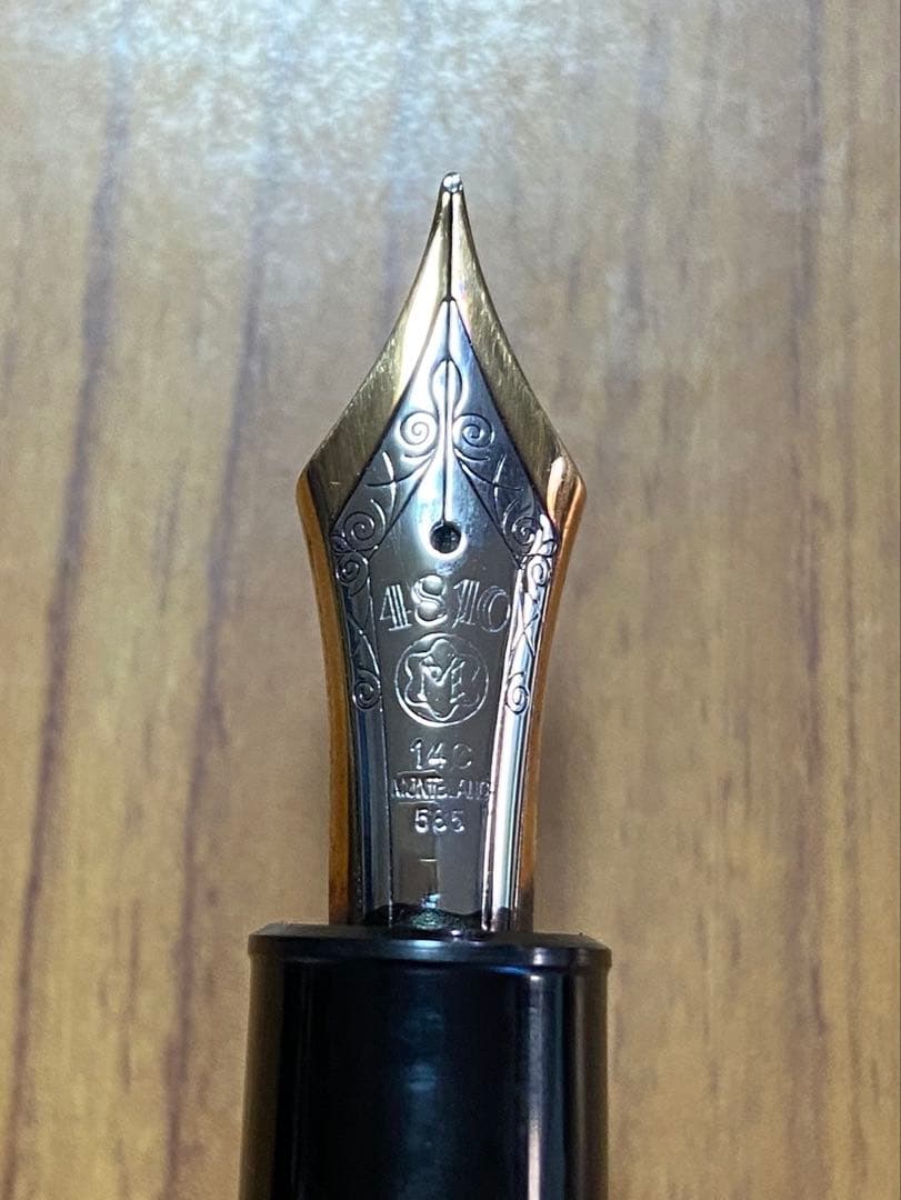 モンブラン　MONTBLANC 黒万年筆 金メッキペン先　No.149