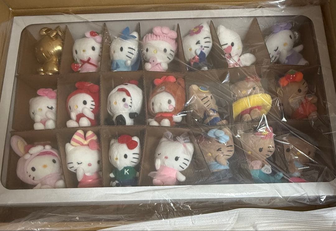 アベイルオンライン限定 ハローキティ 50周年 マスコットチャーム 21個セット