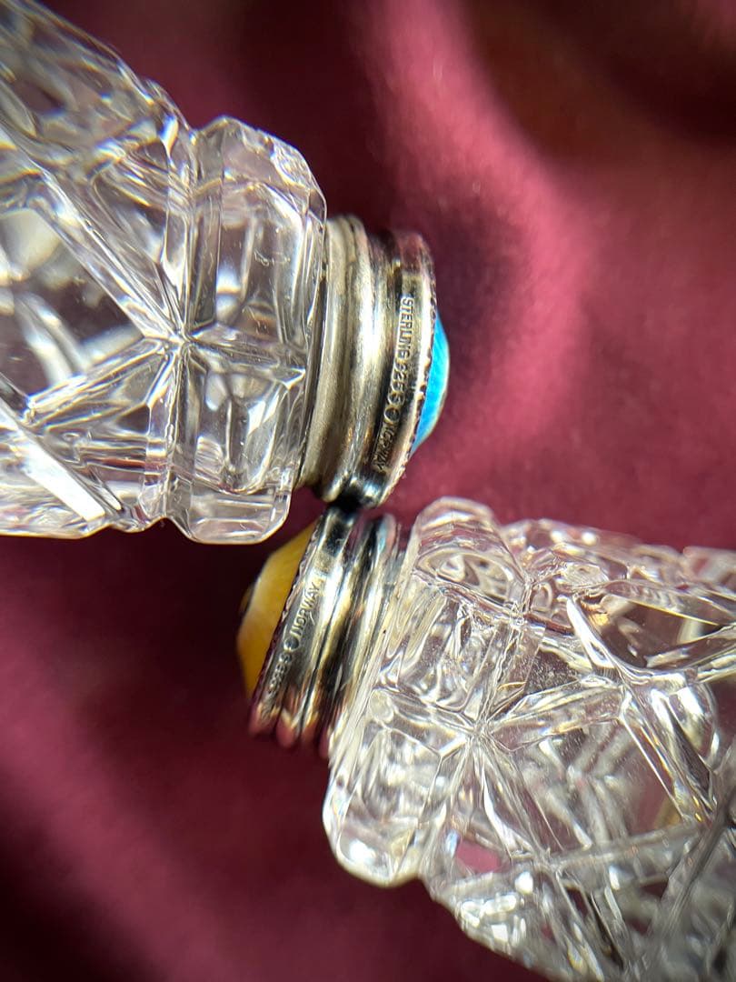 Hroar Prydz シルバーとギロシェエナメルガラス製ソルト&ペーパーポット