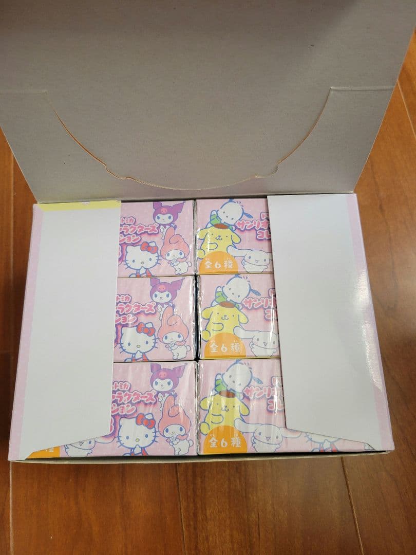 ドリームトミカ　サンリオキャラクターズ　BOX(３種)+キティ５０周年トミカ