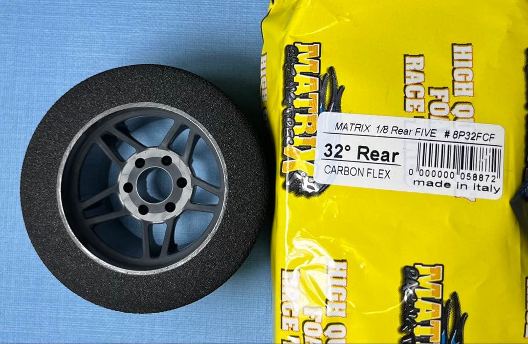 マトリックス製　1/8GPレーシング　リアタイヤ　32° 新品未開封