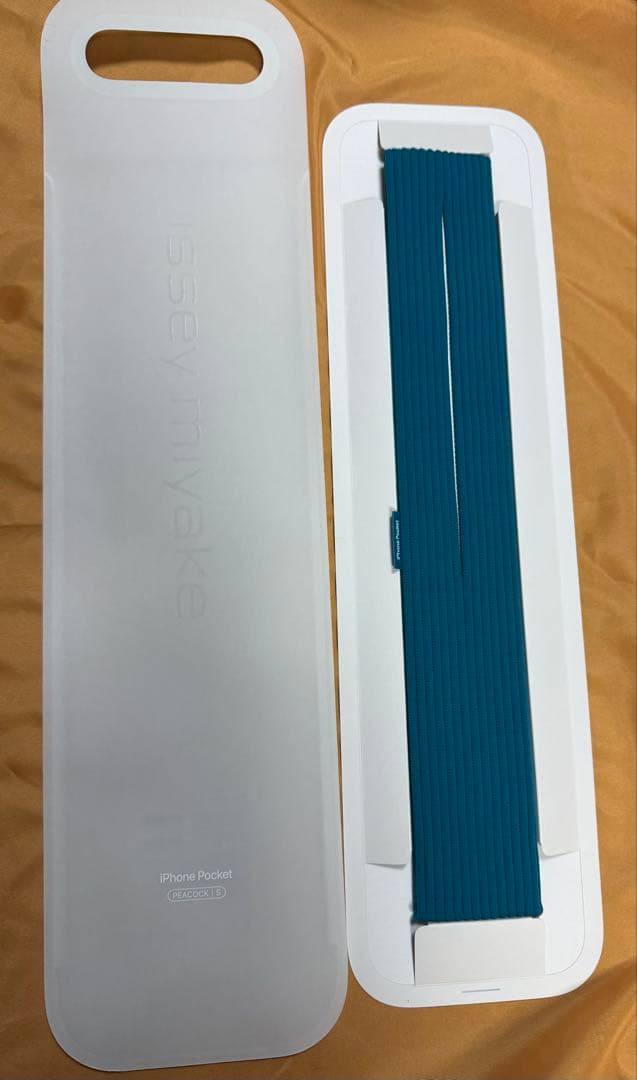 iPhone pocket by ISSEY MIYAKE ショート ピーコック